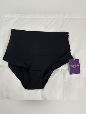 NWT Yummie. Black Mid waist briefs  in Small